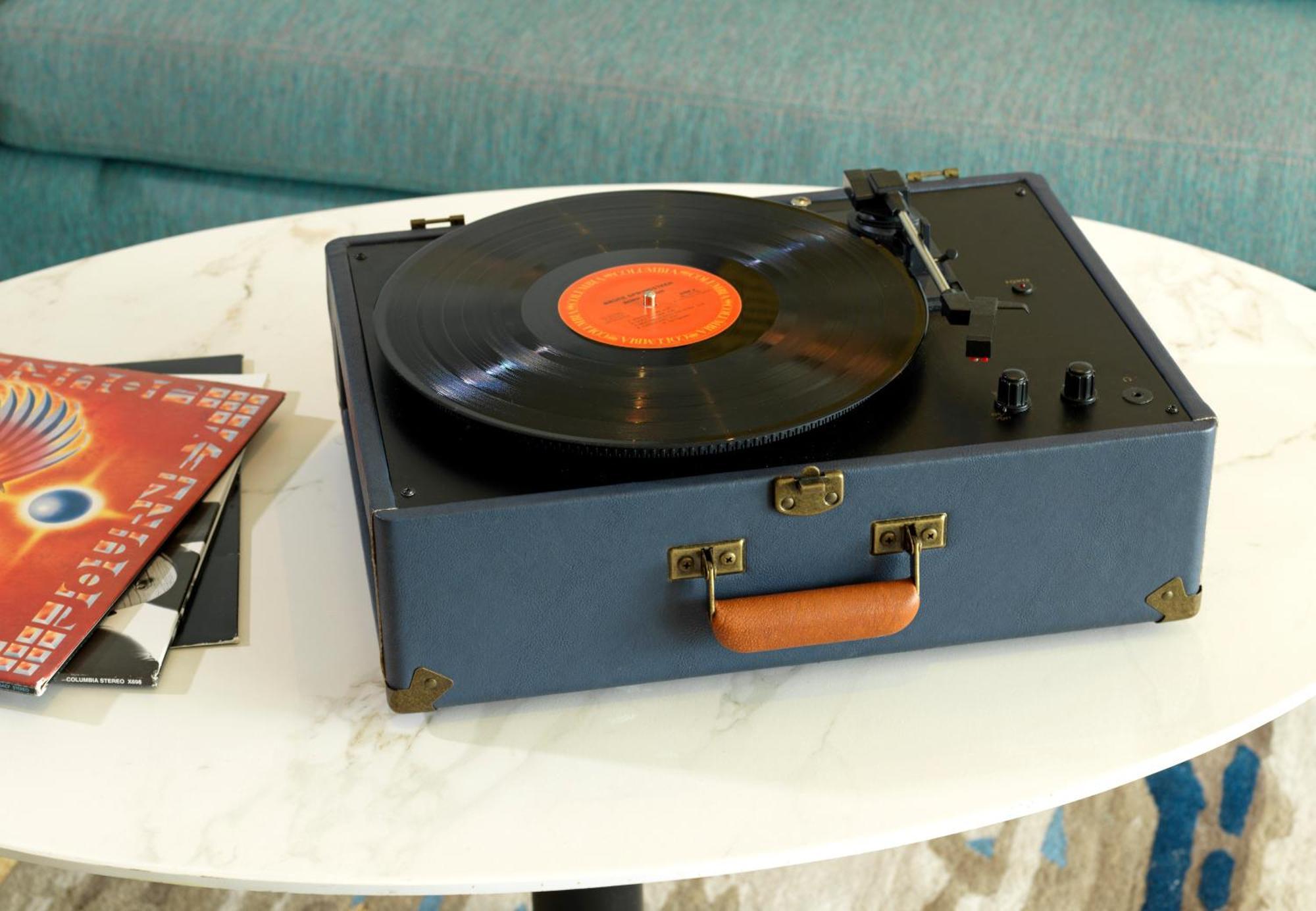Hard Rock Hotel & Casino Punta Cana (Adults Only) المظهر الخارجي الصورة A portable turntable