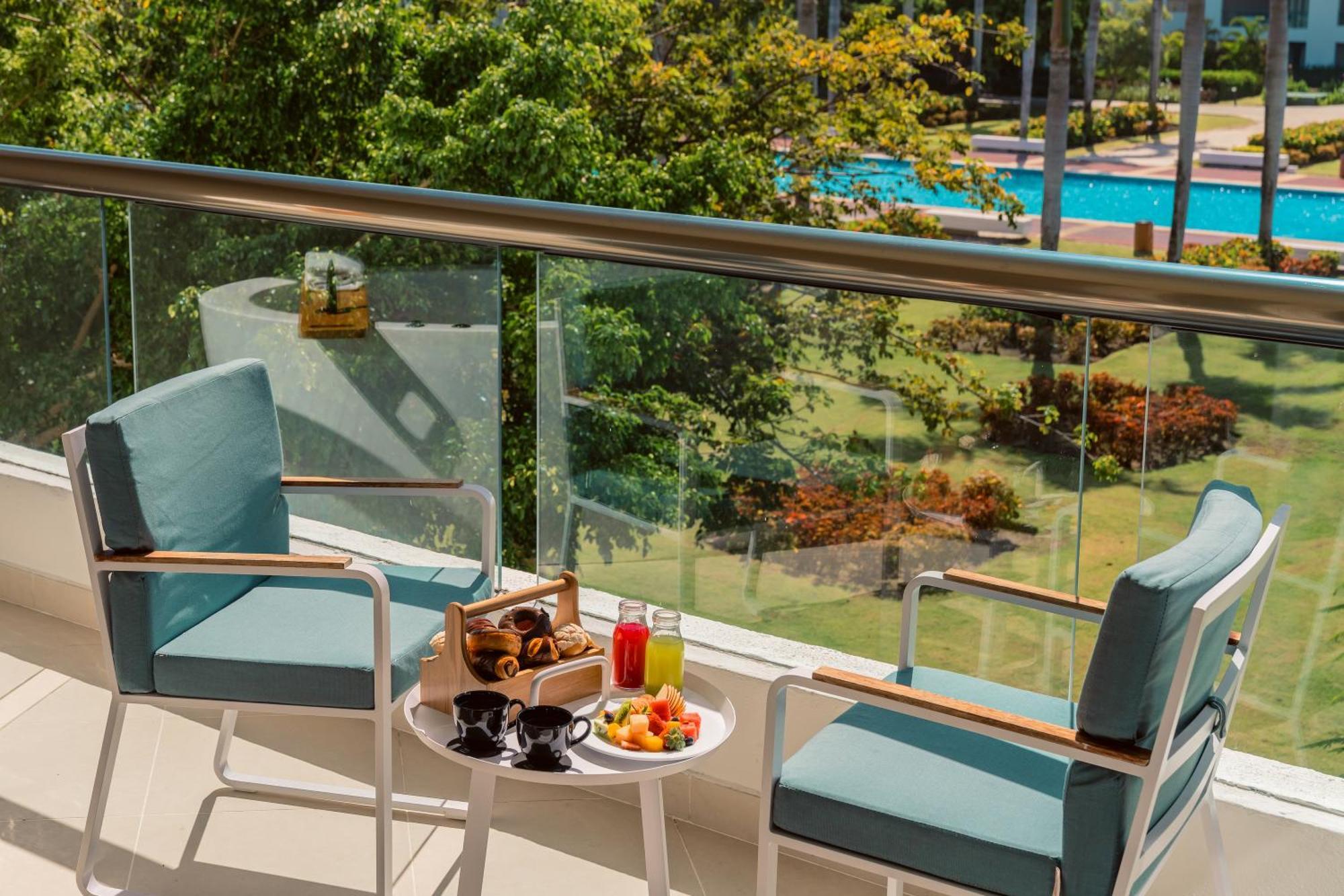 Hard Rock Hotel & Casino Punta Cana (Adults Only) المظهر الخارجي الصورة A balcony at the hotel
