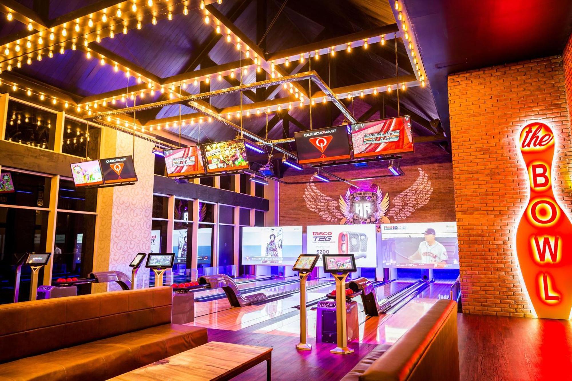 Hard Rock Hotel & Casino Punta Cana (Adults Only) المظهر الخارجي الصورة The interior of a typical bowling alley