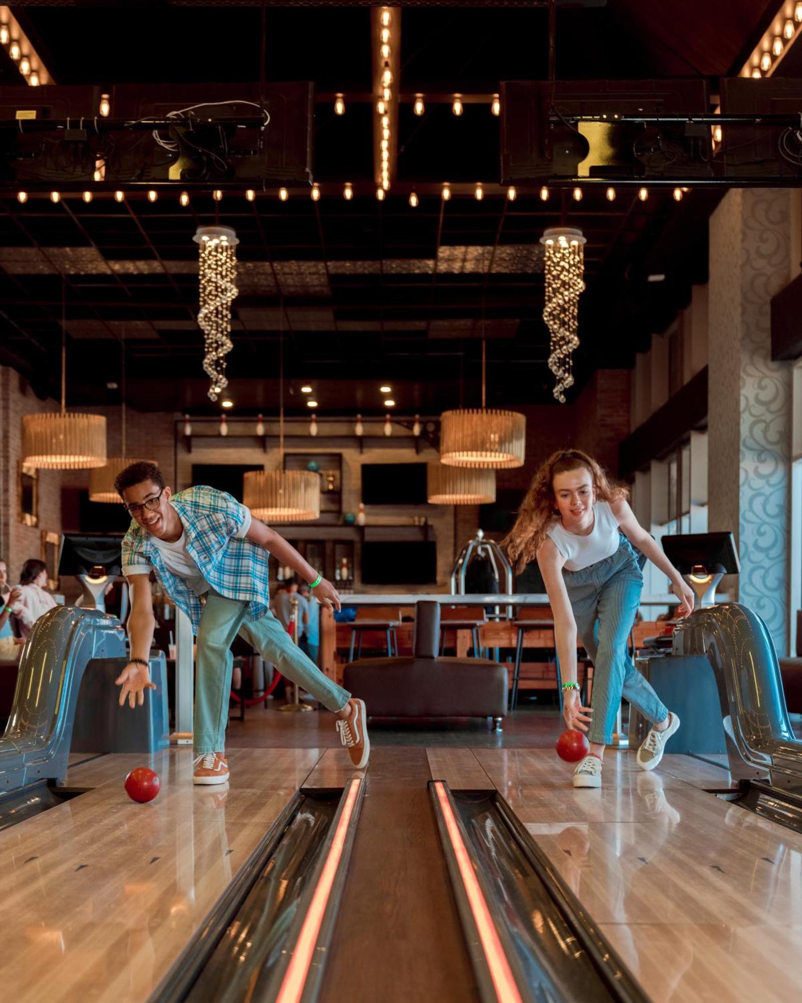 Hard Rock Hotel & Casino Punta Cana (Adults Only) المظهر الخارجي الصورة Bowling at the Hard Rock Cafe